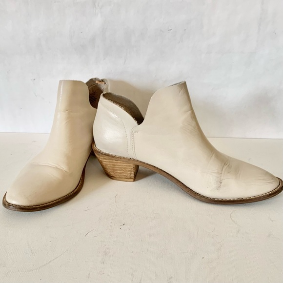 Kelsi Dagger Cream Low Booties - Picture 9 of 11